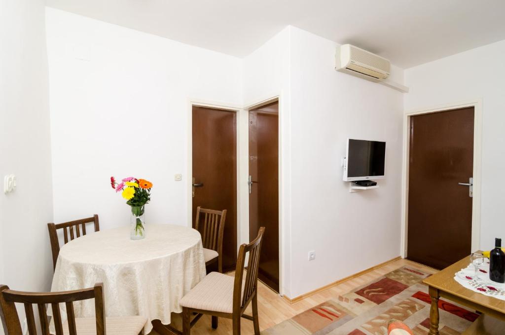 TV a/nebo společenská místnost v ubytování Apartment Amela