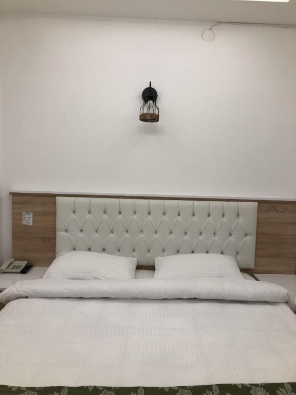Postel nebo postele na pokoji v ubytování Ziyagil Konağı