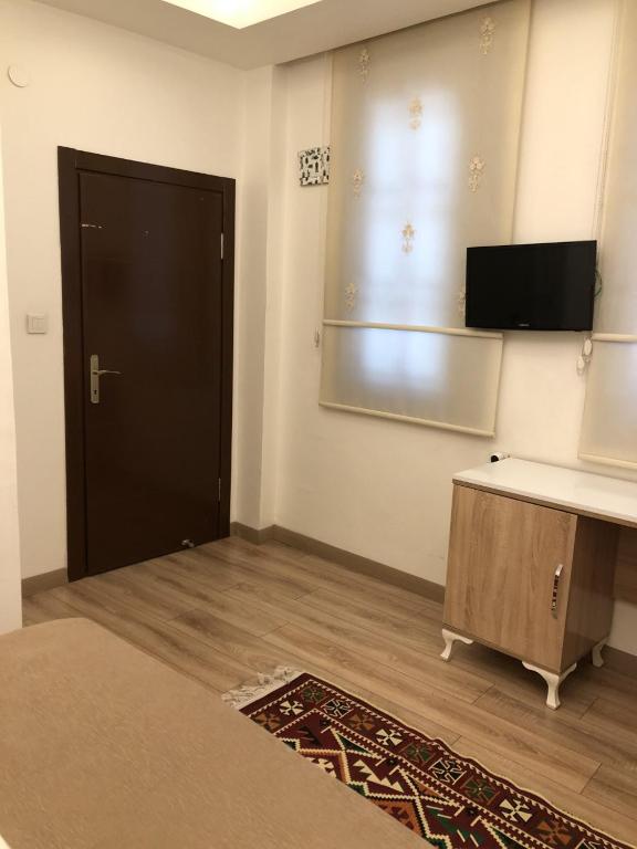 TV a/nebo společenská místnost v ubytování Ziyagil Konağı