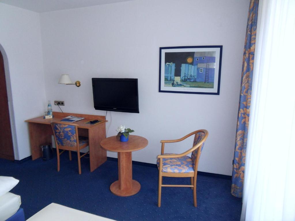 Hotel Stadt Homburg - An den Universitätskliniken - Single Room With Balcony