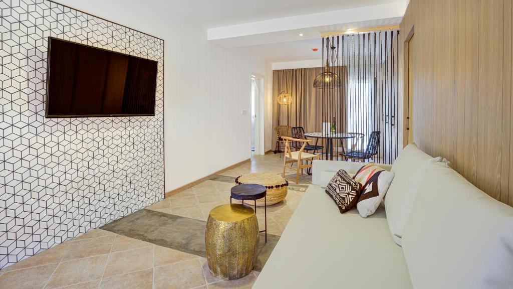 Hotel Arena Castillo - Family Apartment (2 Adults + 1 Child)