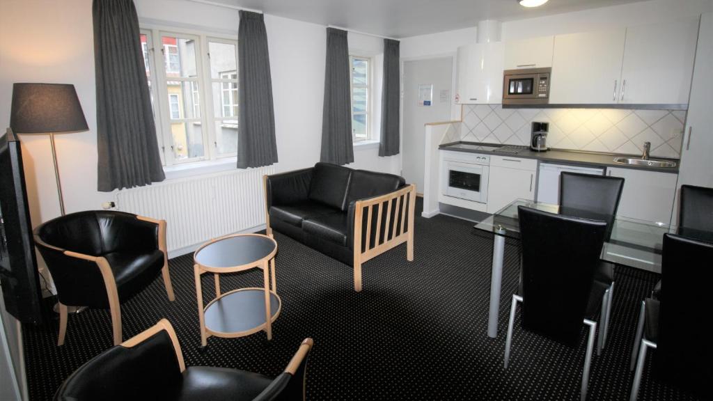 Kuchyň nebo kuchyňský kout v ubytování Hotel Aarhus City Apartments