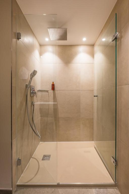 VIER Studios & Restaurant - 14