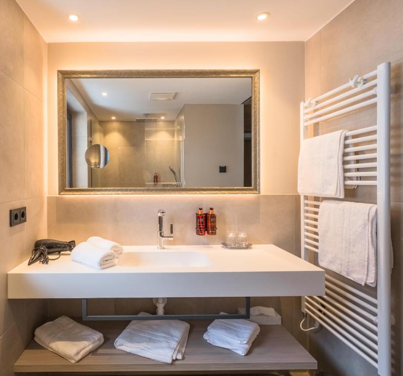 VIER Studios & Restaurant - 10