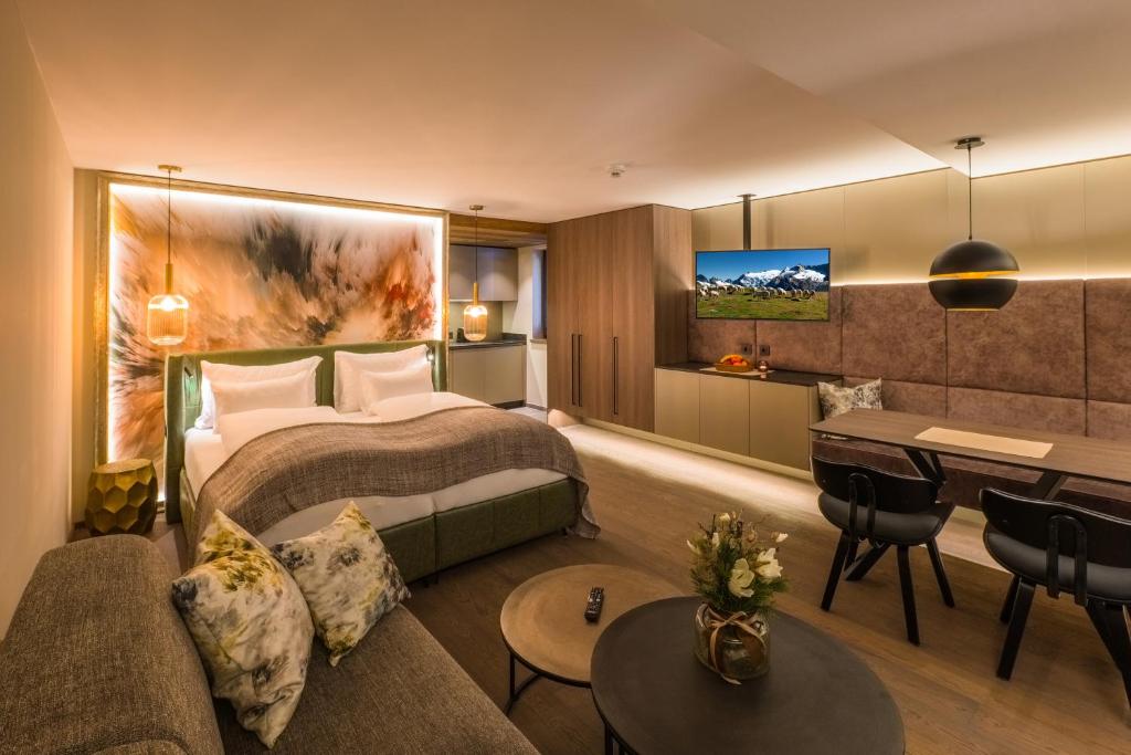 VIER Studios & Restaurant - 9