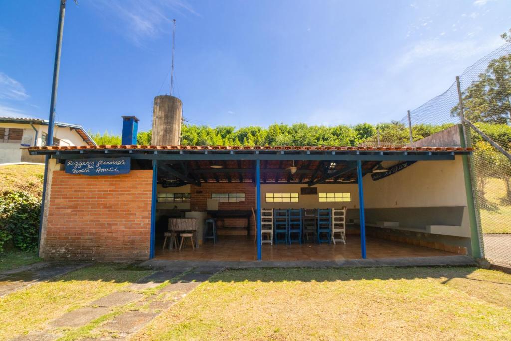  Chácara com churrasqueira e piscina em Cotia