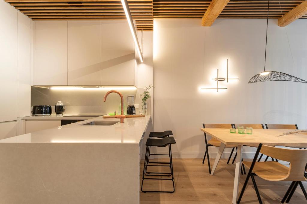 NORO Plaza - One-Bedroom Apartment