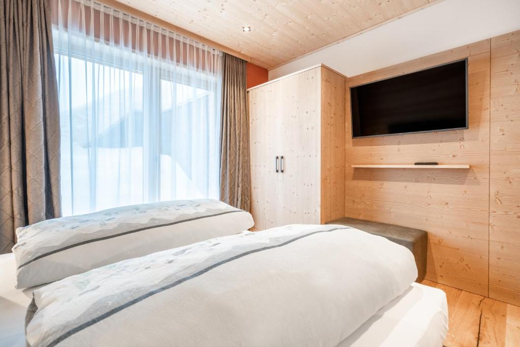 Postel nebo postele na pokoji v ubytování Naturhaus am Arlberg