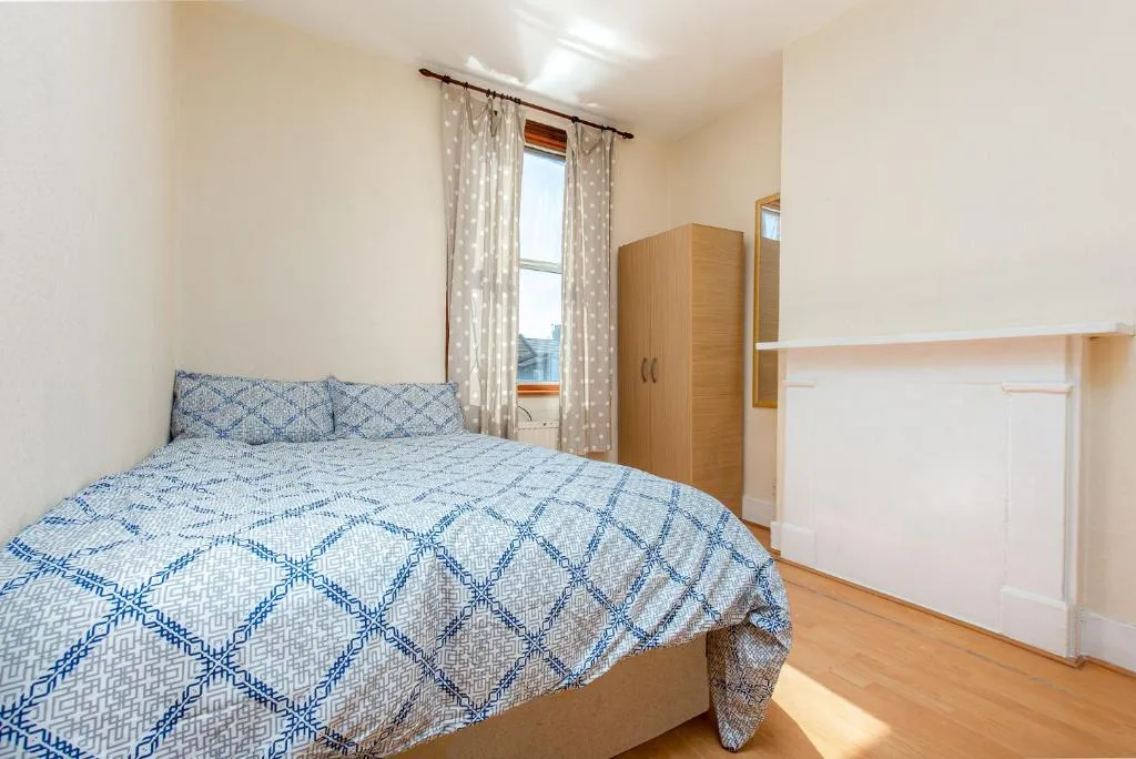 Halley Forest Gate Deluxe Double Room, London, United Kingdom