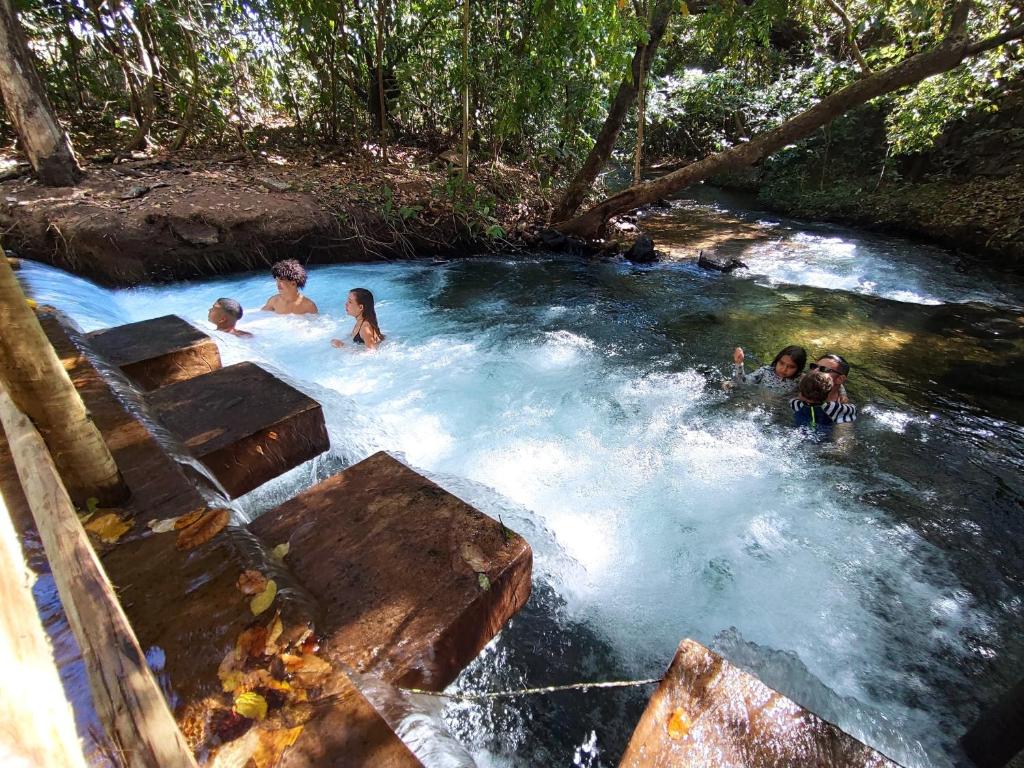  Park Veredas Resort com acesso ao rio no fundo