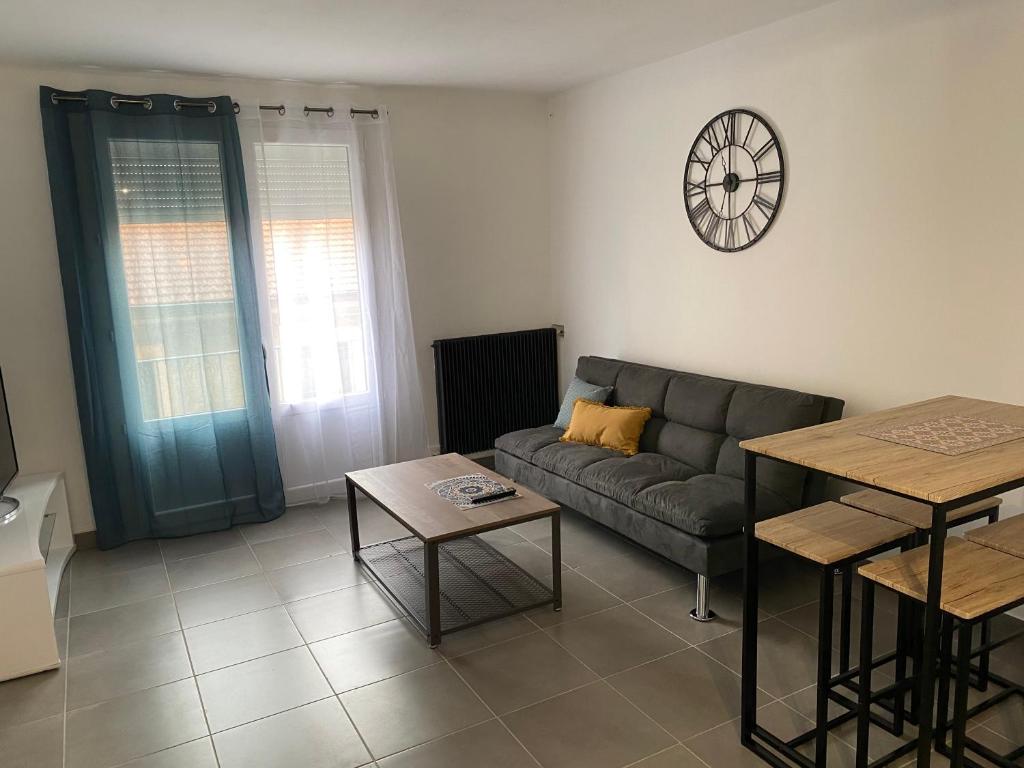 Joli T2 Climatisé Nimes proche Gare et centre ville - 一居室公寓