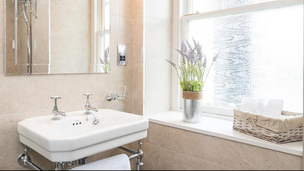 Moulin Hotel - Three-Bedroom Cottage