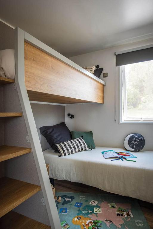 Postel nebo postele na pokoji v ubytování Camping de Vinkenkamp