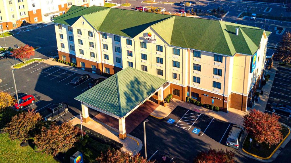 an overhead view of a hotel with a green roof at Comfort Inn Near Quantico Main Gate North in Dumfries