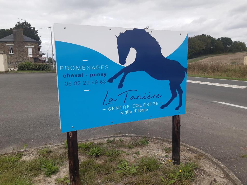 La Taniere Randonnee A Cheval Mont St Michel