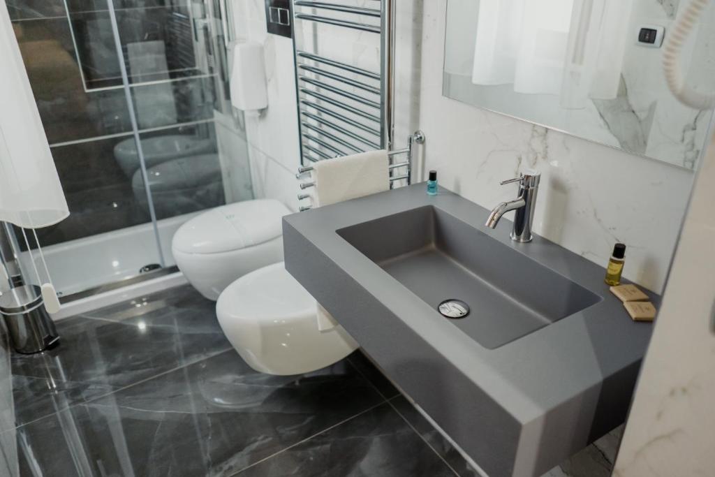 A bathroom at Miryam House Affittacamere Suite e Relax
