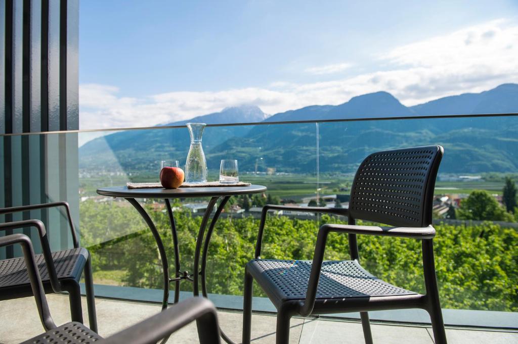 Nespecifikovaný výhled na hory nebo výhled na hory při pohledu z hotelu