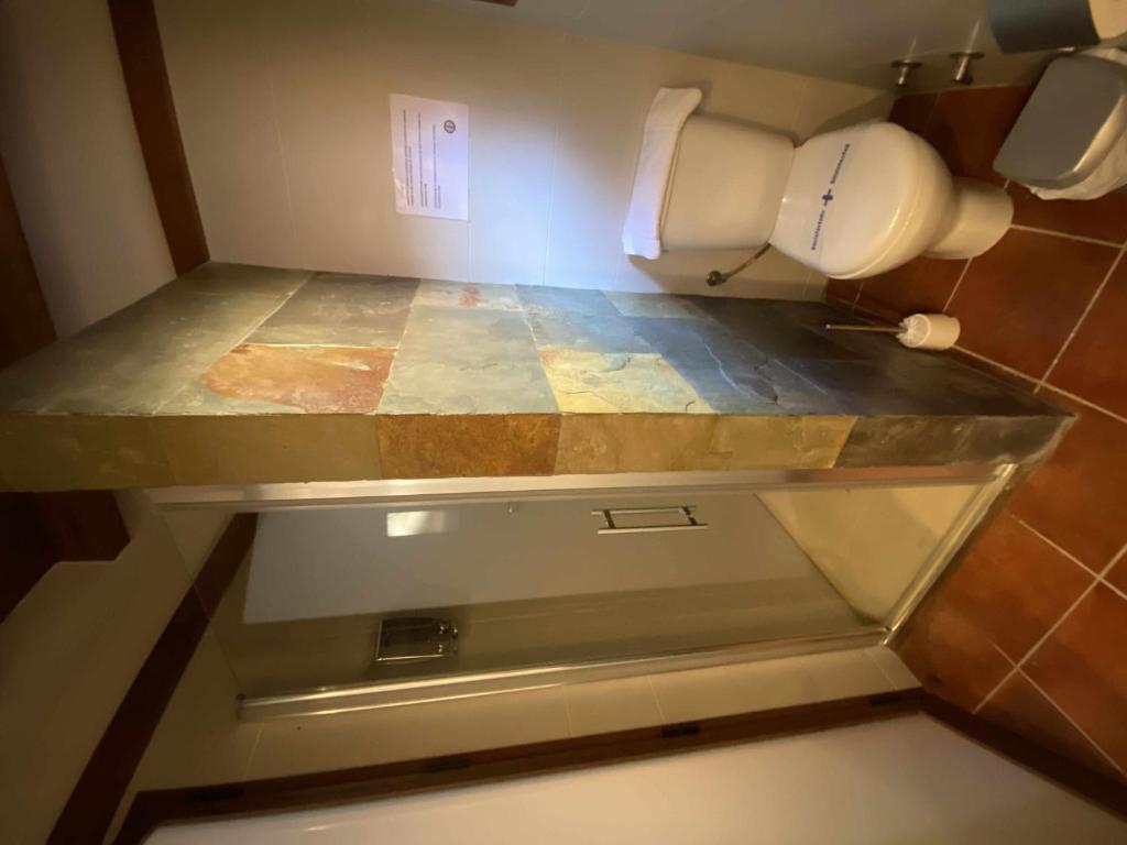 Kúpeľňa v ubytovaní Estudio con jardincito privado barbacoa y piscina