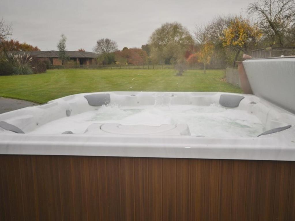 Luxury Cottage With Garden Hot Tub Tennis Court
