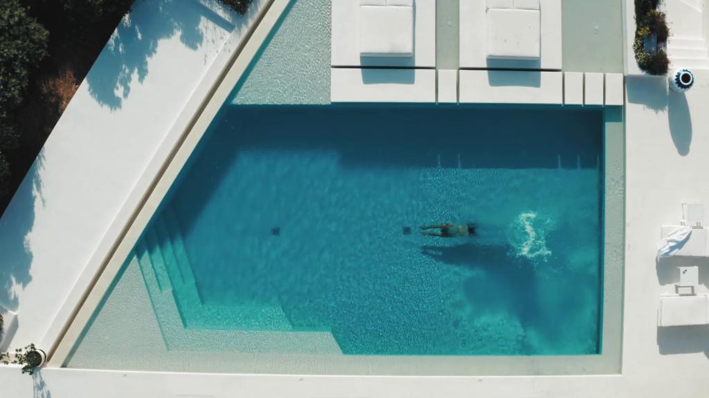Bazén v ubytování The Island Concept Luxury Boutique Hotel Heated Pool nebo v jeho okolí
