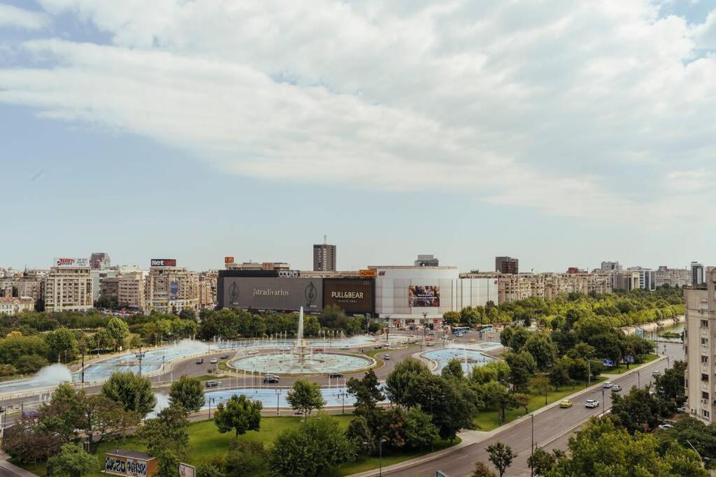 une vue aérienne sur une ville avec des bâtiments dans l'établissement Panoramic Apartment - 4BR - Piata Unirii, à Bucarest