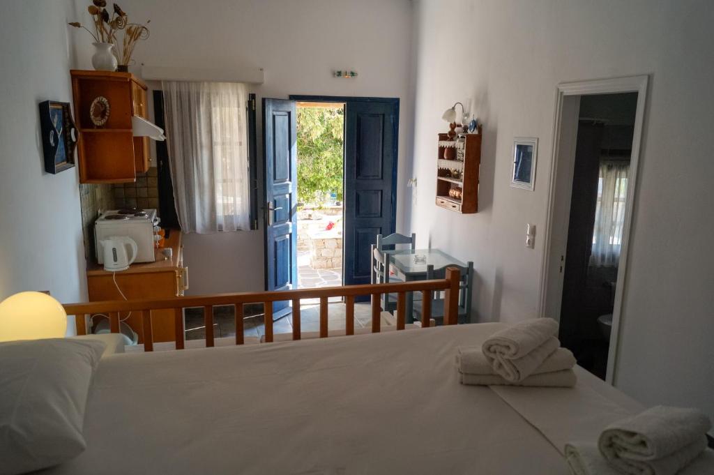 Postel nebo postele na pokoji v ubytování Coral Apartments