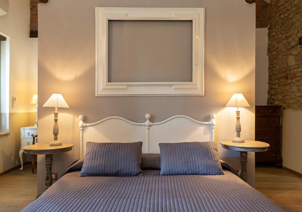 A bed or beds in a room at Cascina del Tempo Sospeso