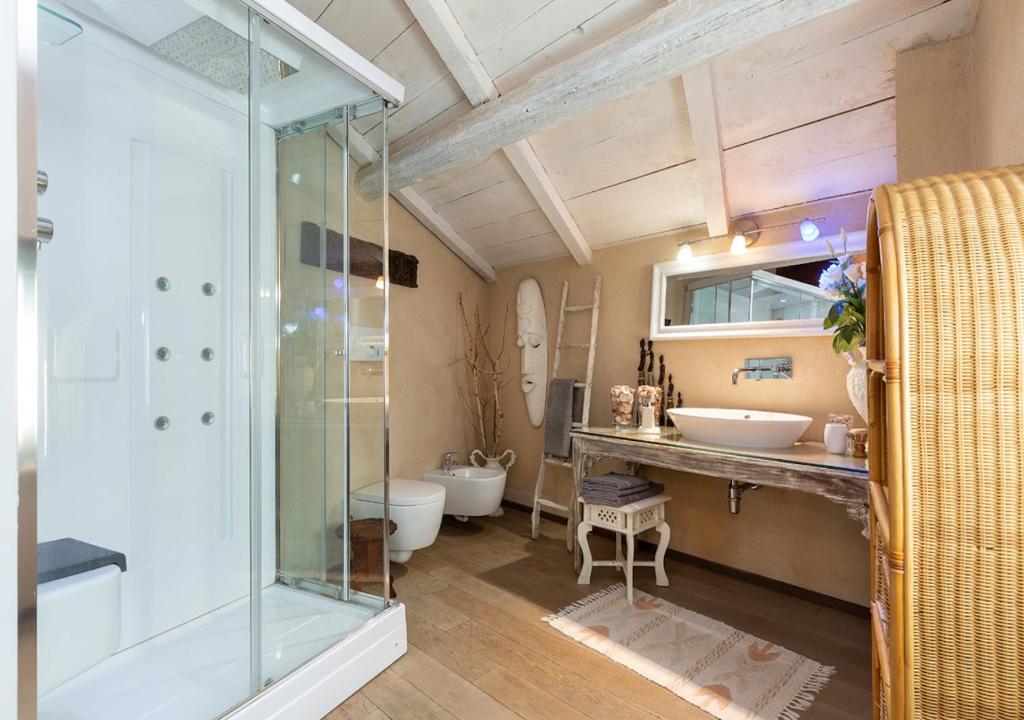 A bathroom at Cascina del Tempo Sospeso