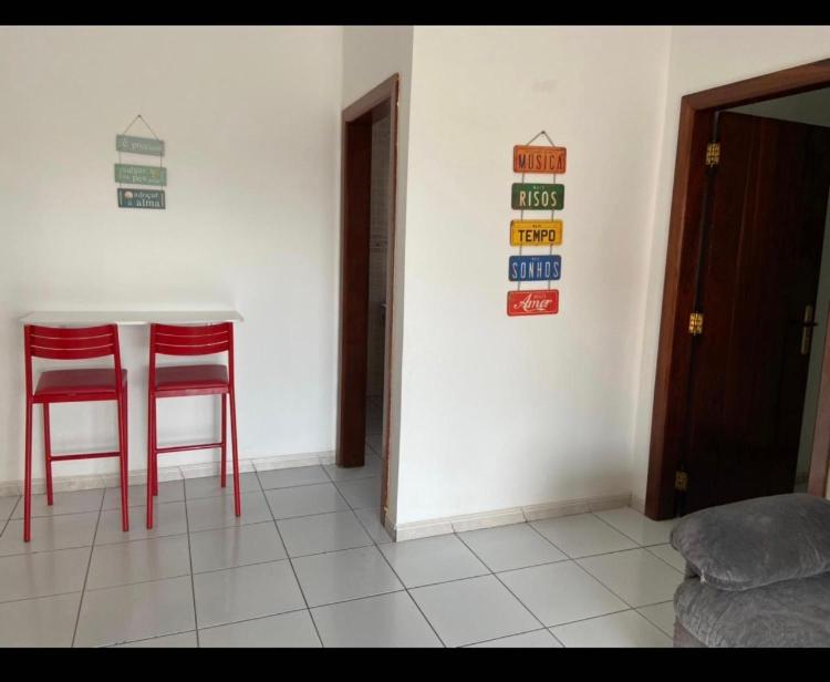  Linda casa de frente para o mar. Ótima localização
