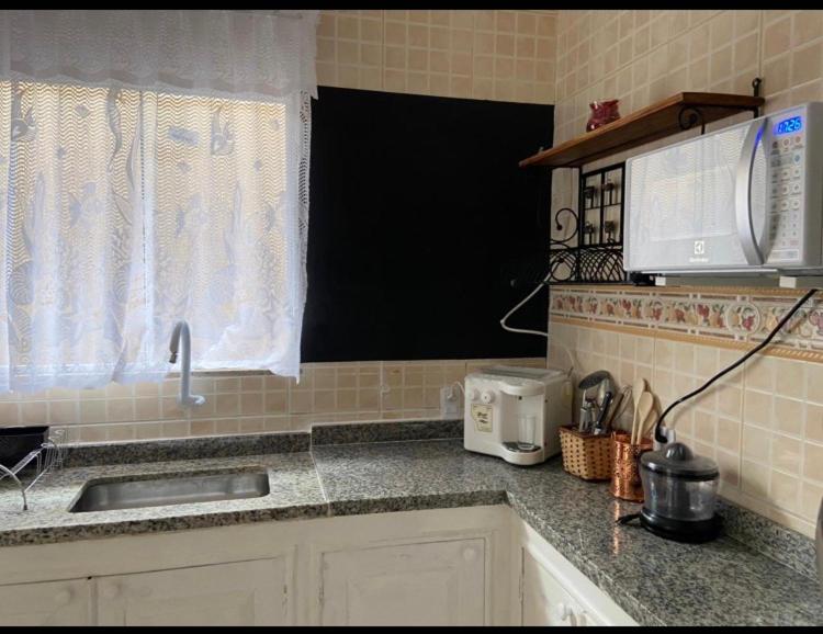  Linda casa de frente para o mar. Ótima localização