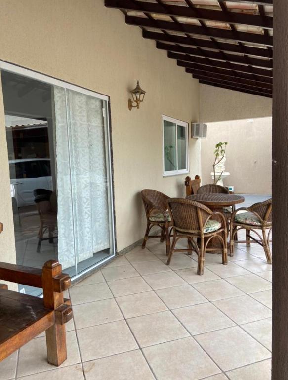  Linda casa de frente para o mar. Ótima localização