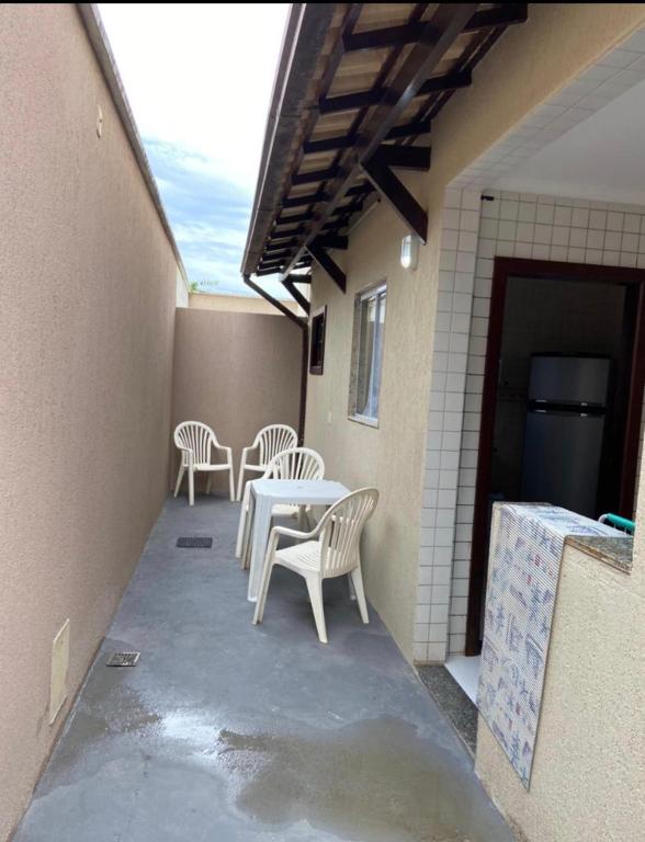  Linda casa de frente para o mar. Ótima localização