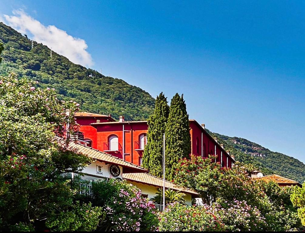 Een algemene foto van de bergen of uitzicht op de bergen vanuit het appartement
