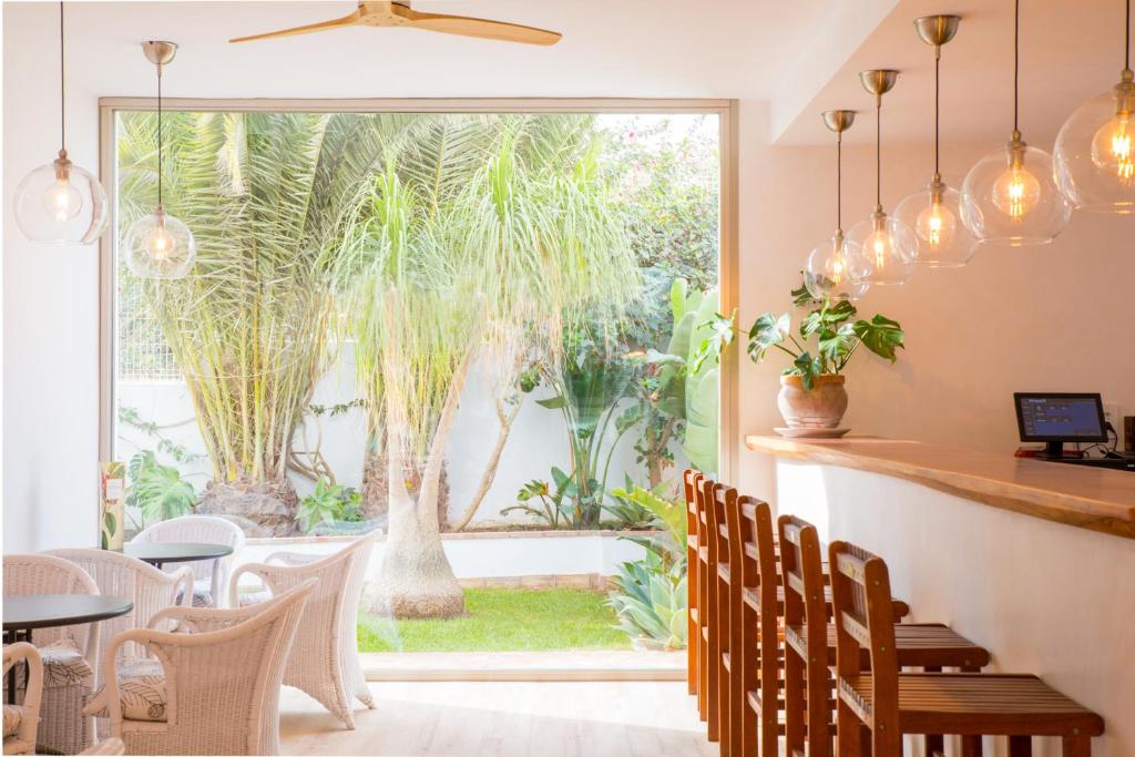 a restaurant with a large window and a table and chairs at Fortuna in Los Caños de Meca