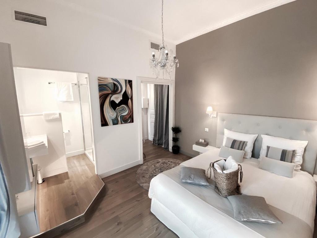 Postel nebo postele na pokoji v ubytování La Domitia - Maison d'hôtes, massages & bien-être