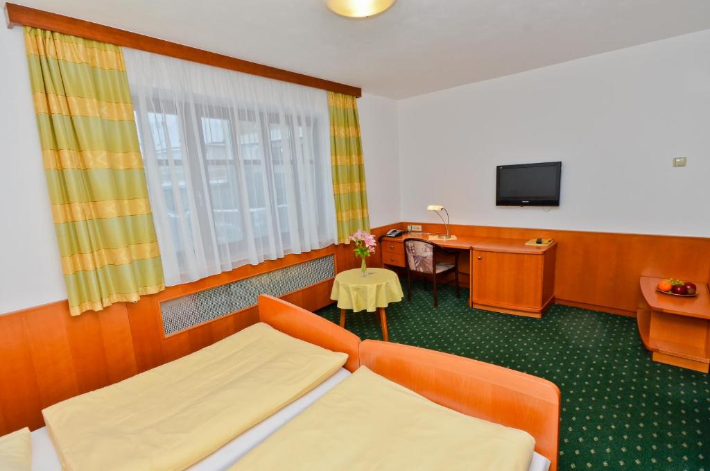 TV a/nebo společenská místnost v ubytování Hotel Kotyza