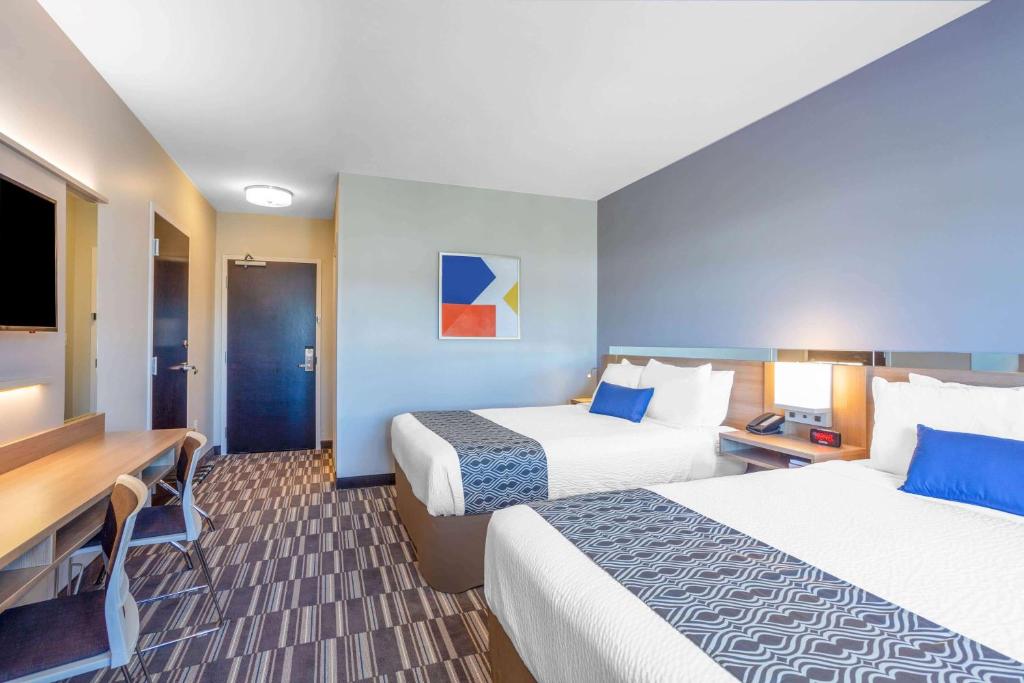 Microtel Inn Suites by Wyndham South Hill - Queen Room Met Twee Queensize Bedden - Niet -roken
