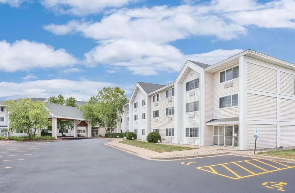 Cobblestone Suites - Oshkosh in Oshkosh