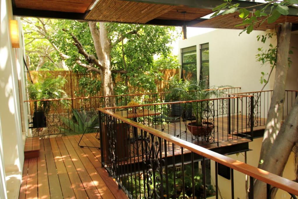 Balkón nebo terasa v ubytování TreeHouse Boutique Hotel, an adults only boutique hotel