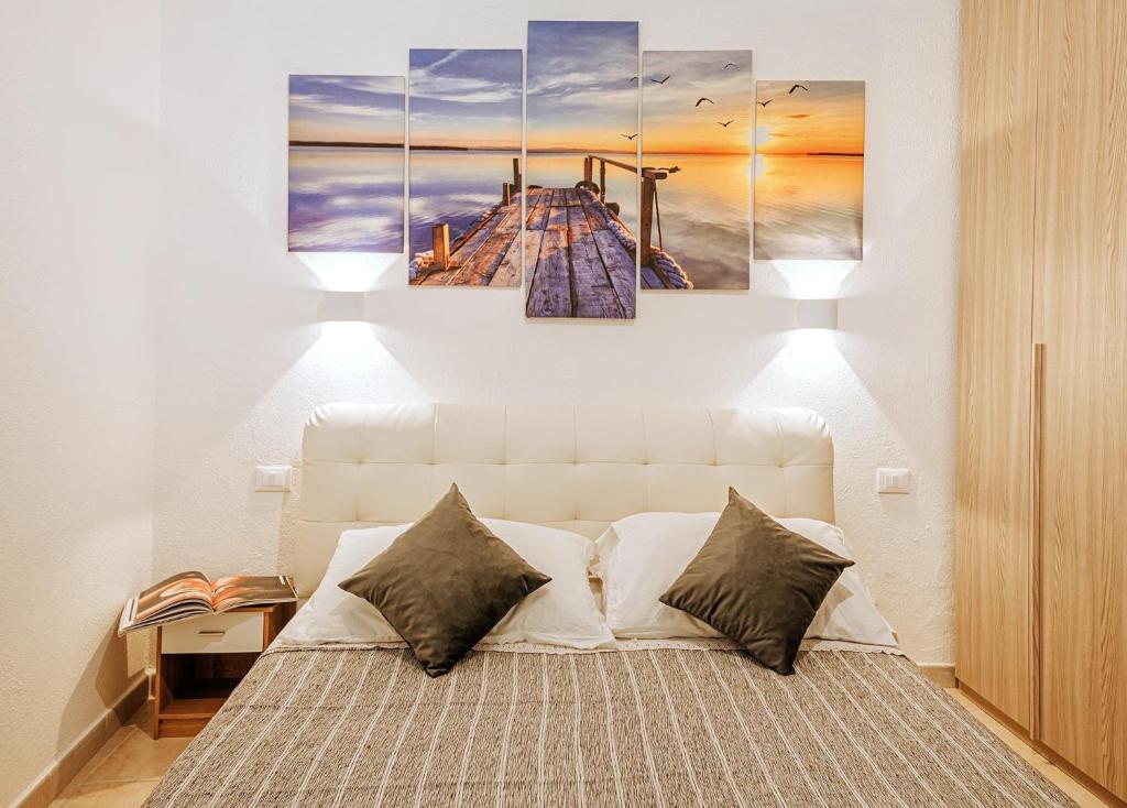 A bed or beds in a room at Appartamenti Ischia Casa Don Peppe