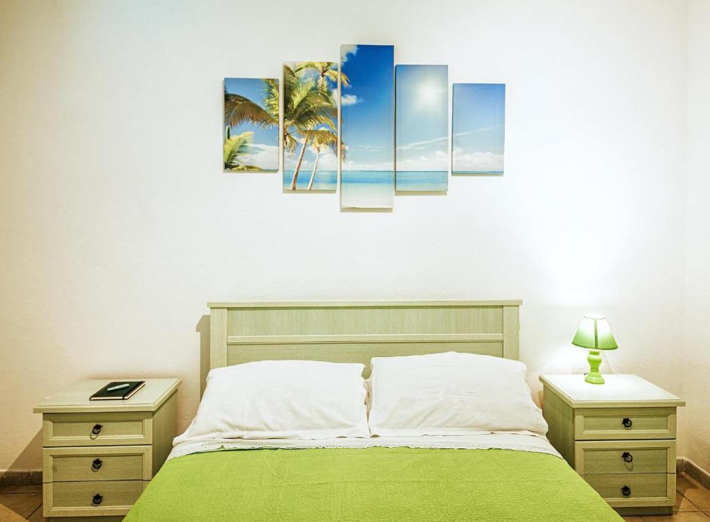 A bed or beds in a room at Appartamenti Ischia Casa Don Peppe