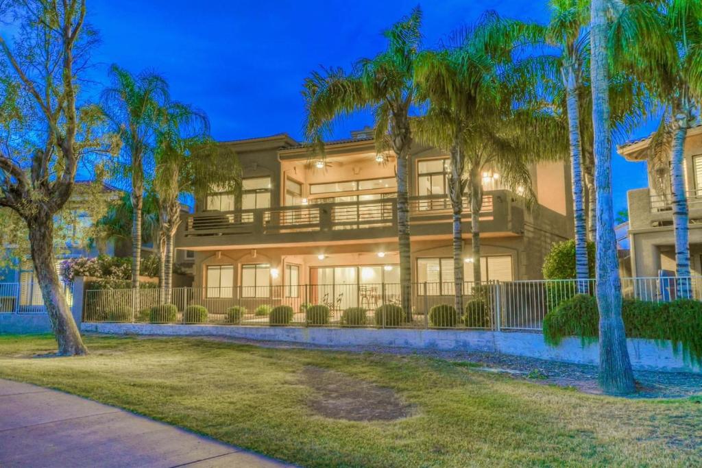 Vista del Lago A Golf Course Facing Luxury Villa with Heated Pool