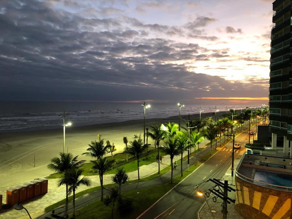  Apto amplo Frente ao Mar com Vista Espetacular!