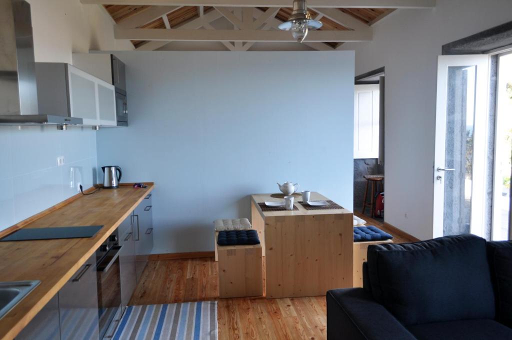 Kuchyň nebo kuchyňský kout v ubytování Casa do Baleeiro