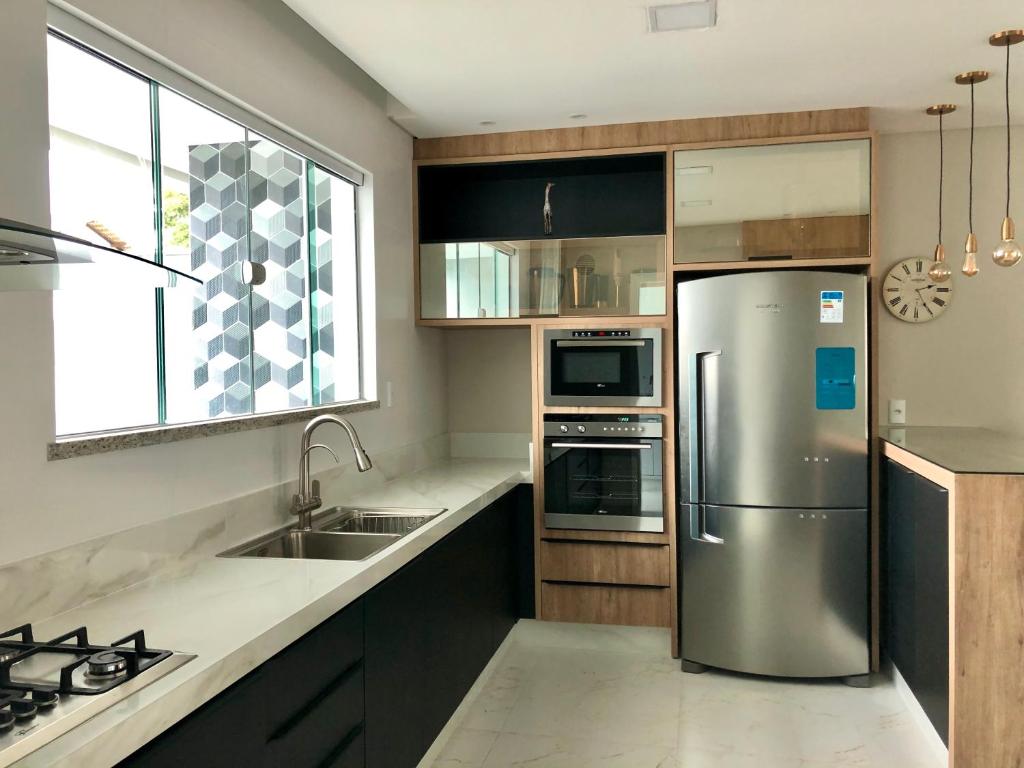  Casa Alto Padrão p/ 8 Pessoas na Praia de Mariscal