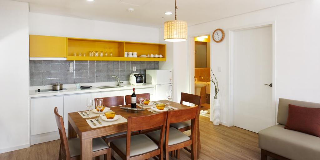 Kuchyň nebo kuchyňský kout v ubytování Tops10 Resort Donggang Cistar