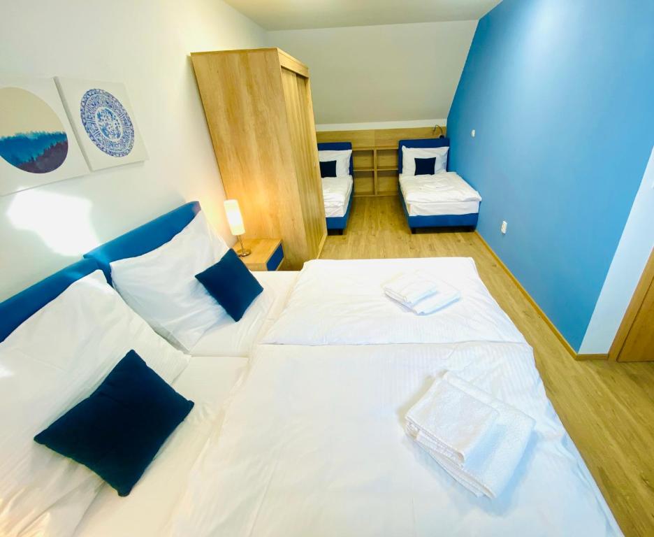 Postel nebo postele na pokoji v ubytování Resort Rybníček