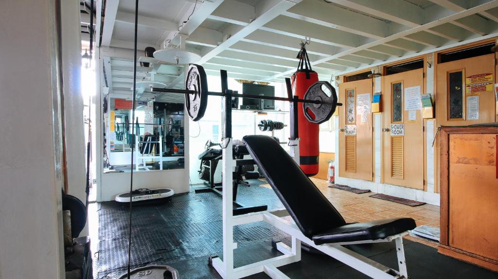 Fitness centrum a/nebo fitness zařízení v ubytování RedDoorz at The Providence Tower