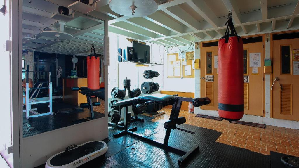 Fitness centrum a/nebo fitness zařízení v ubytování RedDoorz at The Providence Tower