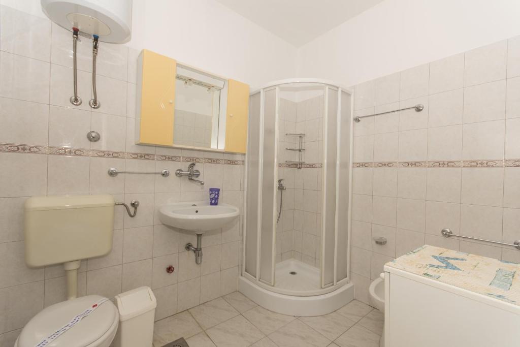 Kúpeľňa v ubytovaní Apartments Mastelić